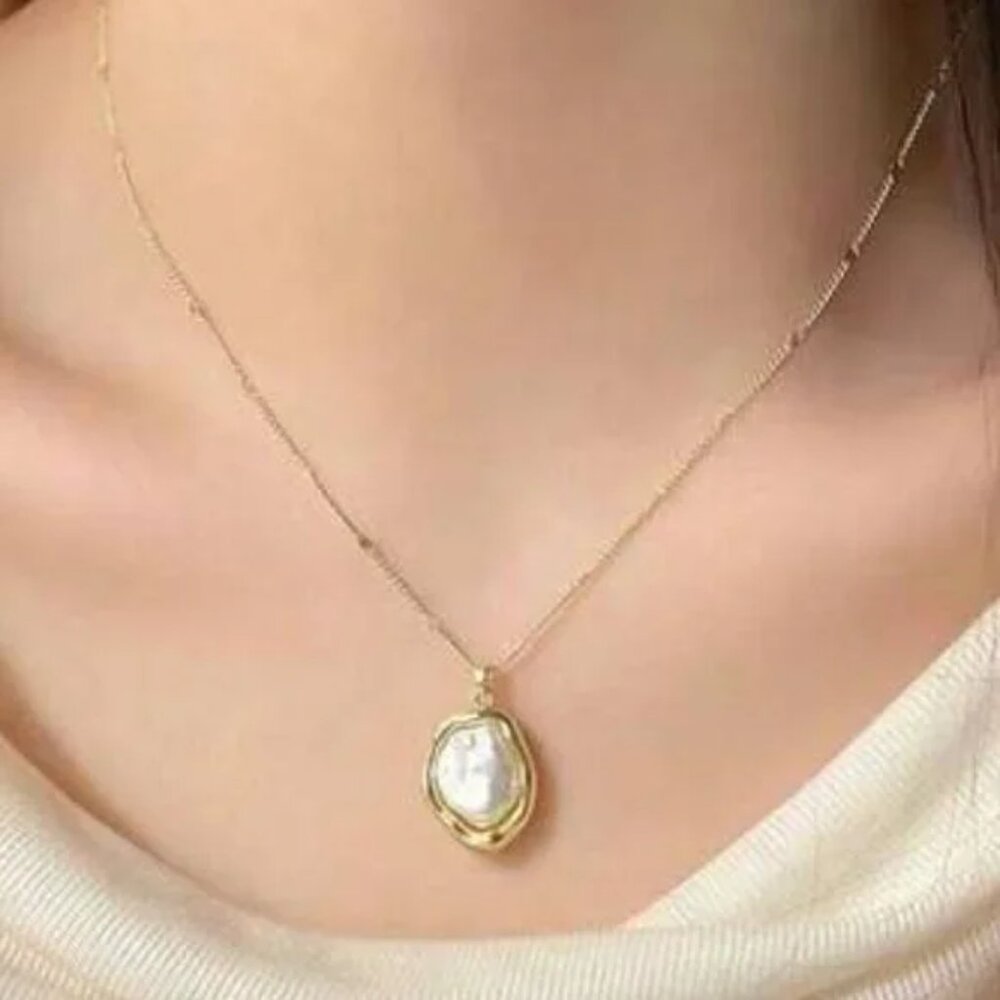 Unique Baroque Pearl Pendant Necklace